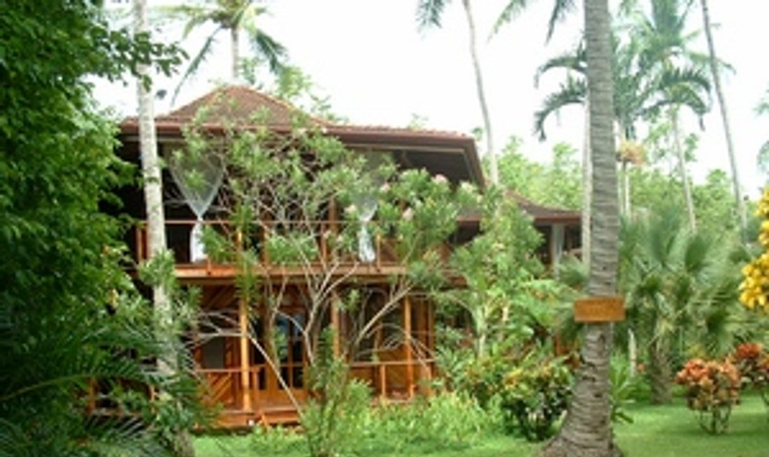 Tambor Tropical Exterior