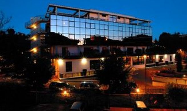 Zone Hotel Exterior
