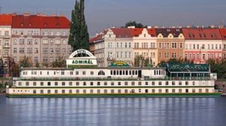 Admiral Botel Exterior