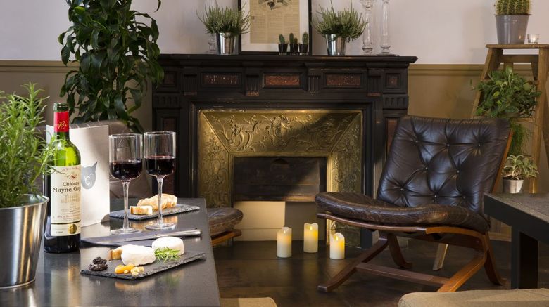 <b>Hotel le Chat Noir Lobby</b>