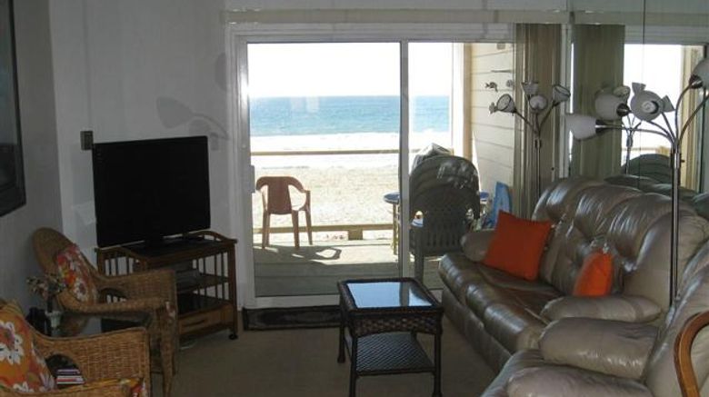 <b>Mission Beach Oceanfront Vacation Rental Lobby</b>