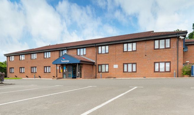 Ibis Budget Dundee Comperdown Exterior