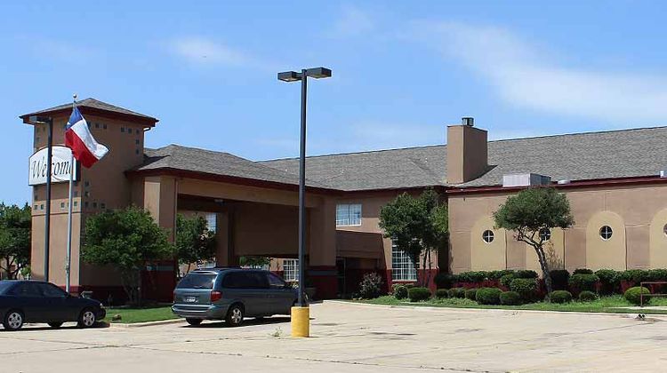 Studio 6 Burleson Exterior