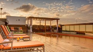 Broadway Hotel & Suites