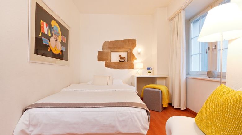 <b>Hotel Roessli Room</b>
