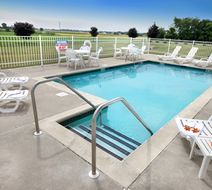 Lancaster Inn and Suites Manheim Pool