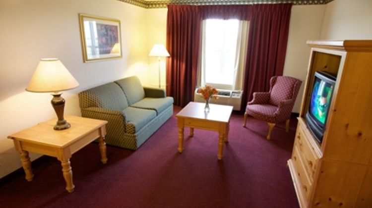 Lancaster Inn and Suites Manheim Suite