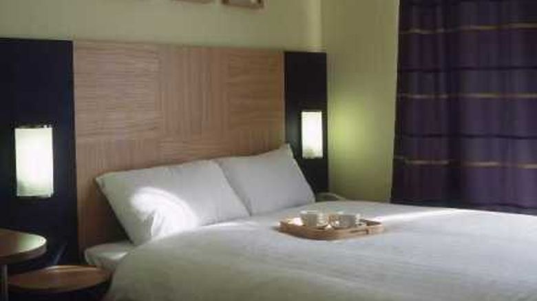 <b>Corner House Room</b>