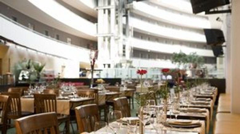 <b>The Curve Hotel BayArena Restaurant</b>