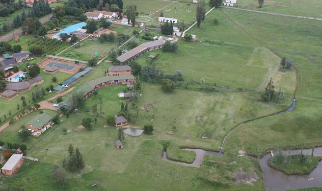 Airport Game Lodge Exterior