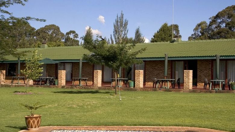 <b>Airport Game Lodge Pool</b>