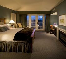 Kensington Riverside Inn Room