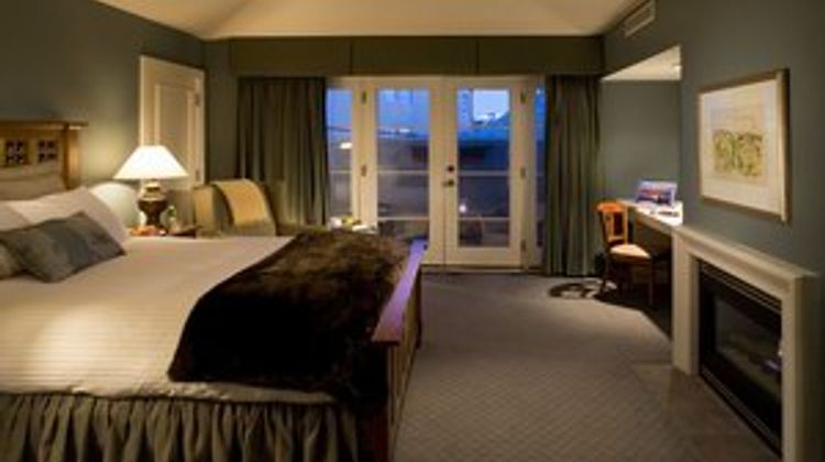 Kensington Riverside Inn Room