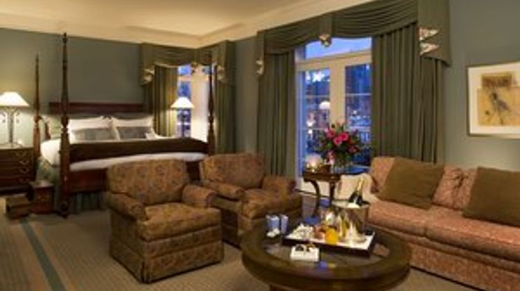 Kensington Riverside Inn Suite