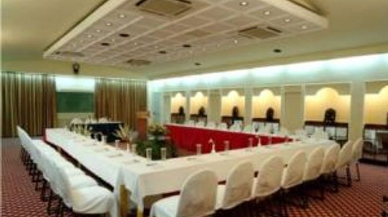 <b>Mayfair Waves Meeting</b>
