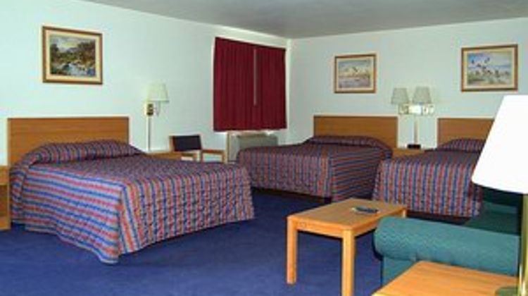 All Seasons Inn & Suites Suite