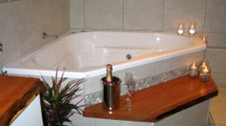 <b>Hillcrest Mountain View Retreat Spa</b> <b>Hillcrest Mountain View Retreat Spa</b>