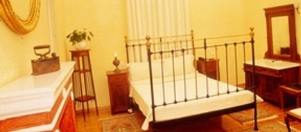 Nafsimedon Hotel Room