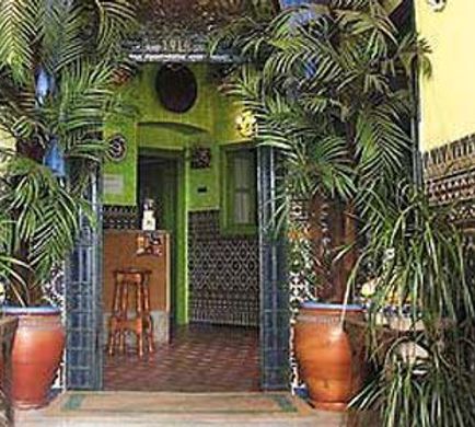 Sevilla Kitsch Hostel Art Health