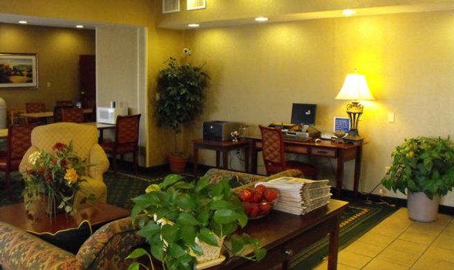 Hotel Wichita Northeast Lobby