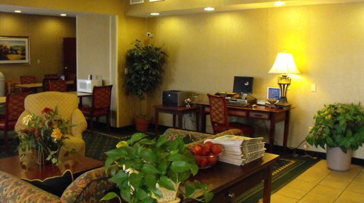 Hotel Wichita Northeast Lobby