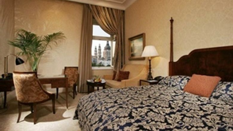 <b>Al Habtoor Palace Room</b>
