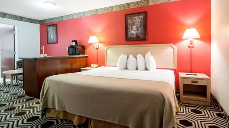 Days Inn by Wyndham Kentland Suite
