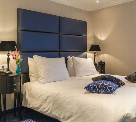 The Highlander Hotel Room