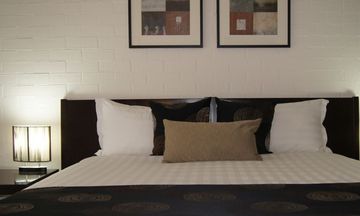 Blazing Stump Motel & Suites
