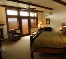 Taharaa Mountain Lodge Room