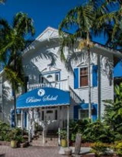 Olde Marco Island Inn & Suites