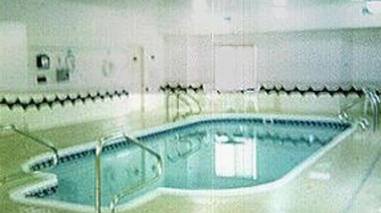 Syracuse Inn & Suites Pool