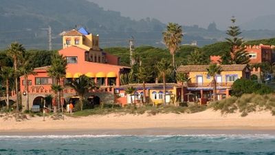 Dos Mares Beach Hotel