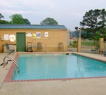 Clairmont Inn & Suites Pool