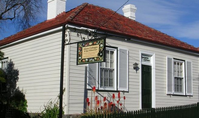 Alice's Cottages Exterior