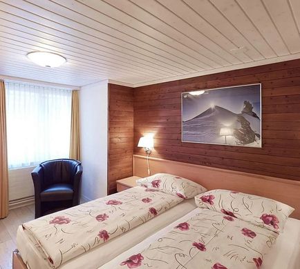 Rossli Hotel Room