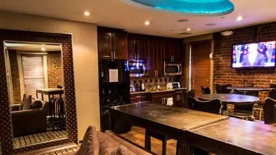 Broadway Hotel & Hostel