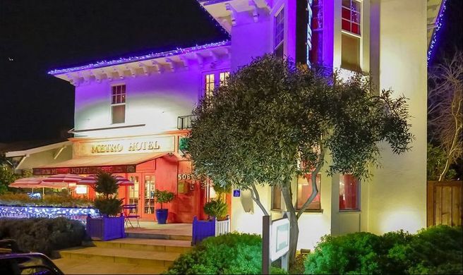 Metro Hotel & Cafe Exterior