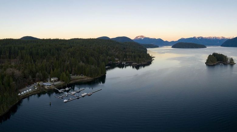 Backeddy Resort and Marina Exterior