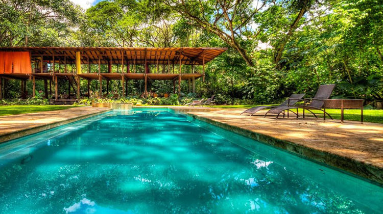 Iguana Lodge Pool