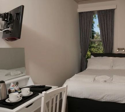Dawson House Hotel Room