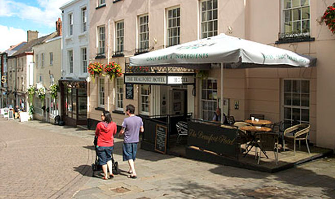Beaufort Hotel Chepstow Exterior