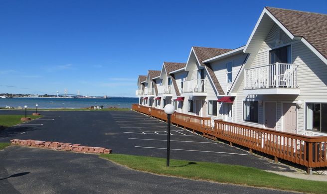 Bridge View Motel & Condos Exterior