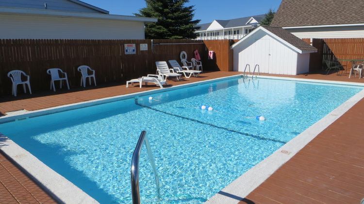 Bridge View Motel & Condos Pool
