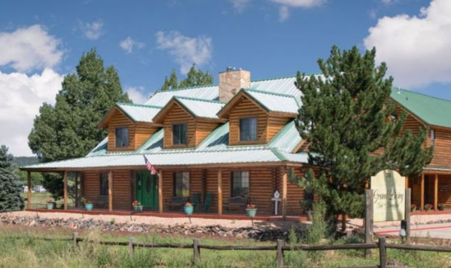 Quarter Horse Inn & Lodge Exterior