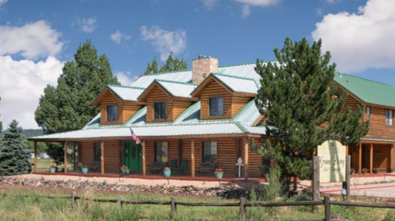 Quarter Horse Inn  and  Lodge Exterior