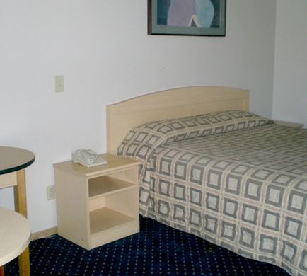 Crown Lodge Motel Oakland Room