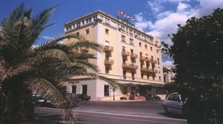 <b>Hotel President Exterior</b>