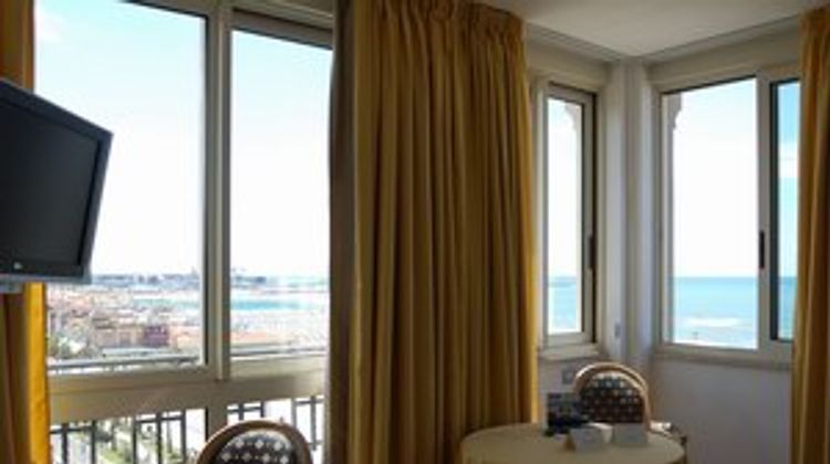 Hotel President Room