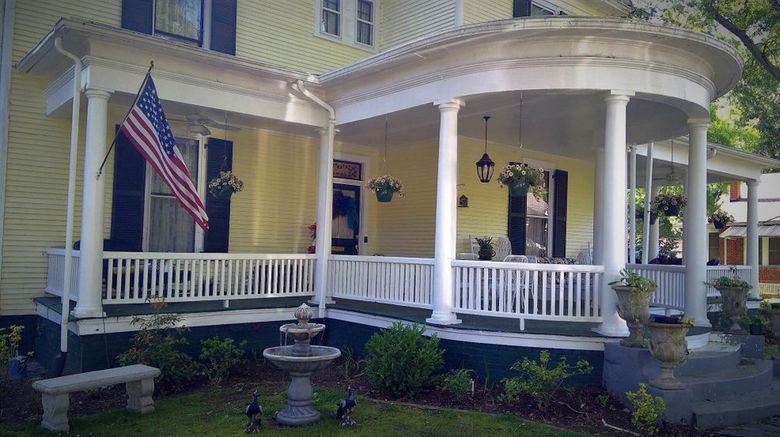 Ivy Bed  and  Breakfast Exterior